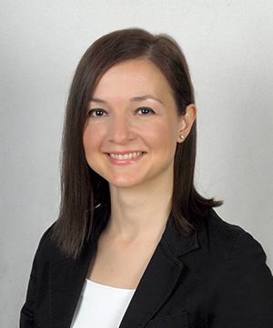 Gonca Betkas headshot